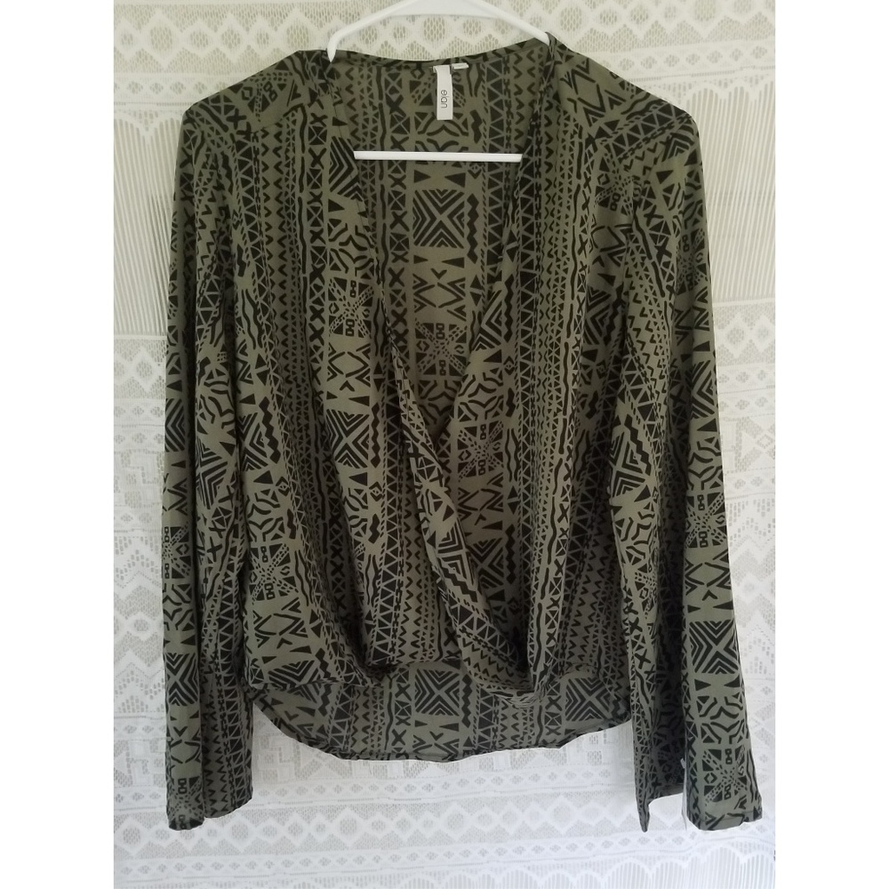 Elan Olive Green Aztec Print Bell Sleeved Blouse medium